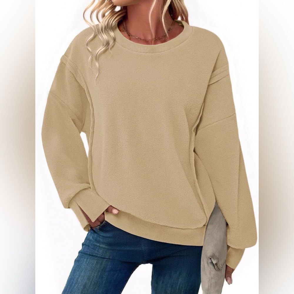 24. Women’s sweatshirt, heavy fleece, soft and comfortable.